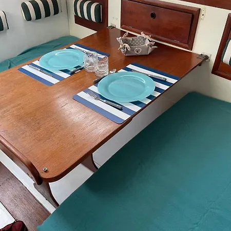 Sejour Unique A Bord D Un Voilier Au Coeur De Úszó hotel