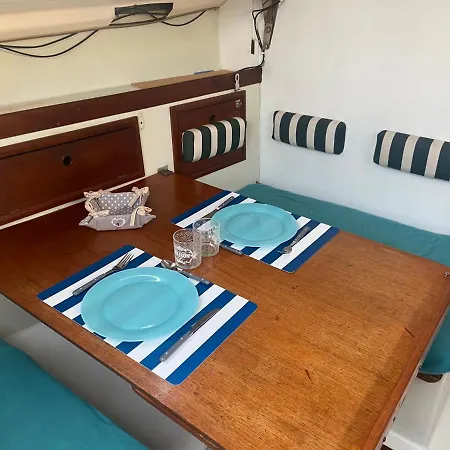Sejour Unique A Bord D Un Voilier Au Coeur De La Rochelle (Charente-Maritime)