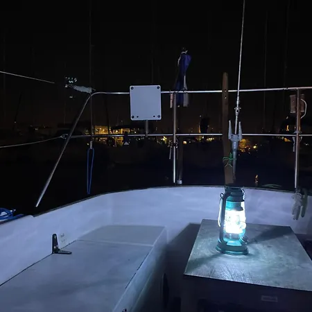 Sejour Unique A Bord D Un Voilier Au Coeur De * La Rochelle (Charente-Maritime)